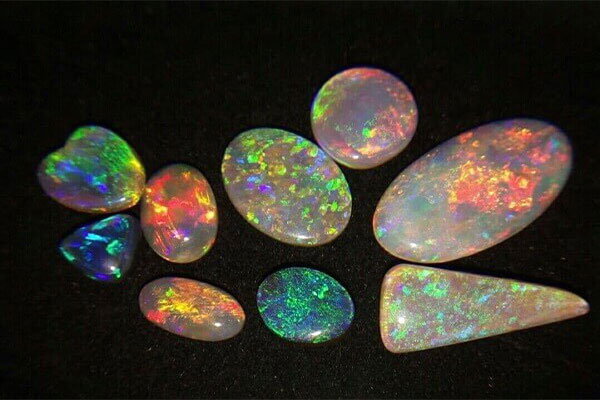Đá Opal là một loại đá quý với rất nhiều biến thể mà thiên nhiên ban tặng